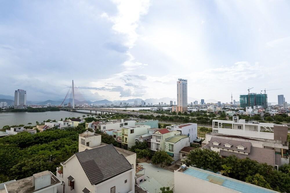 Cali Night Hotel Da Nang Exterior photo
