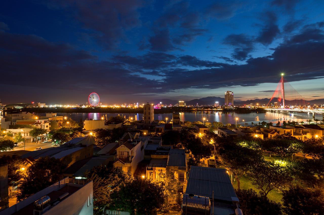 Cali Night Hotel Da Nang Exterior photo